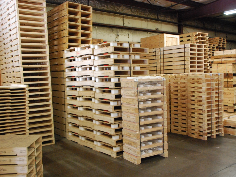 Pallet-mixed pallets west wall_1000x750